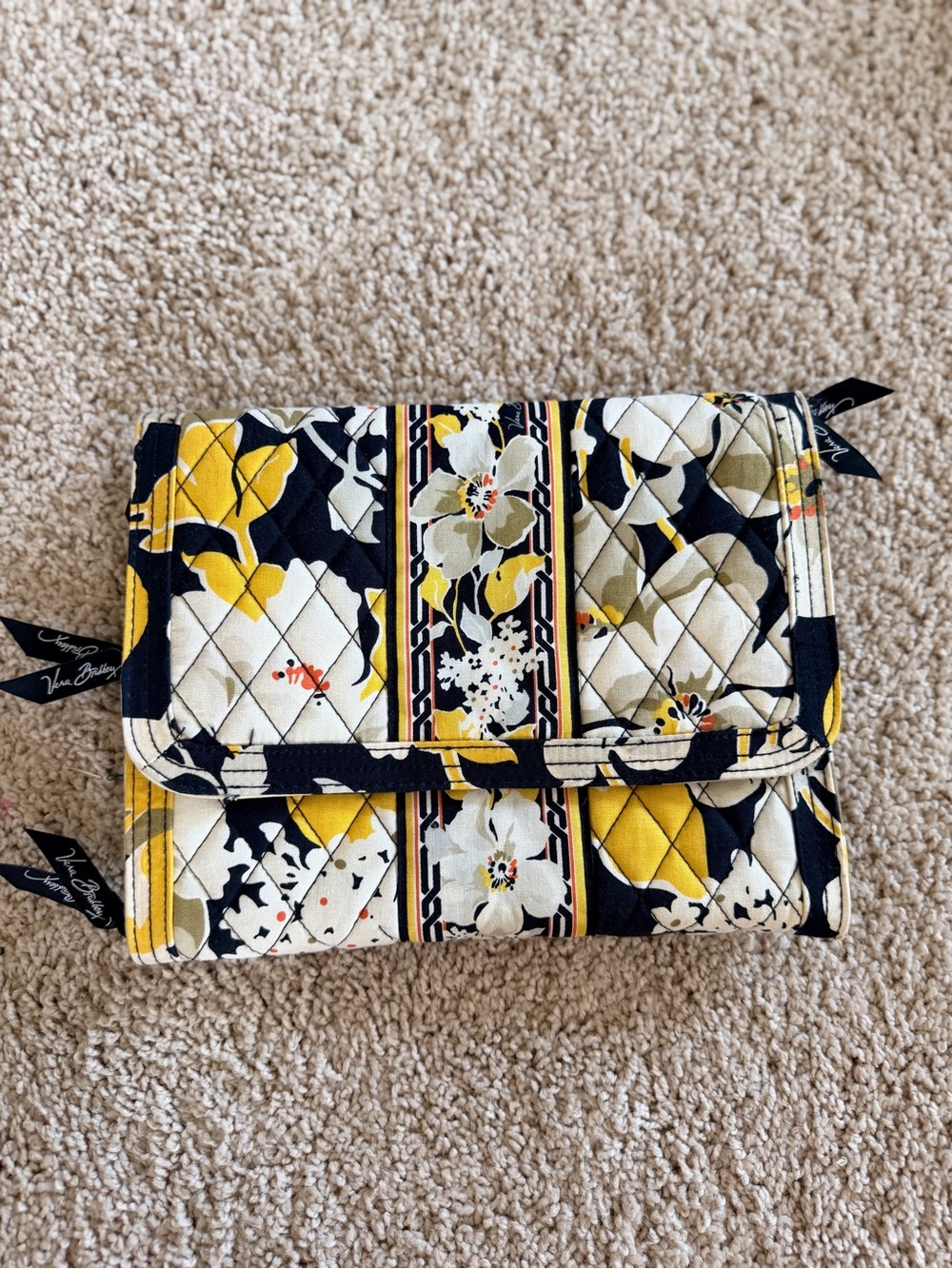 NWOT. Vera Bradley travel organizer dogwood